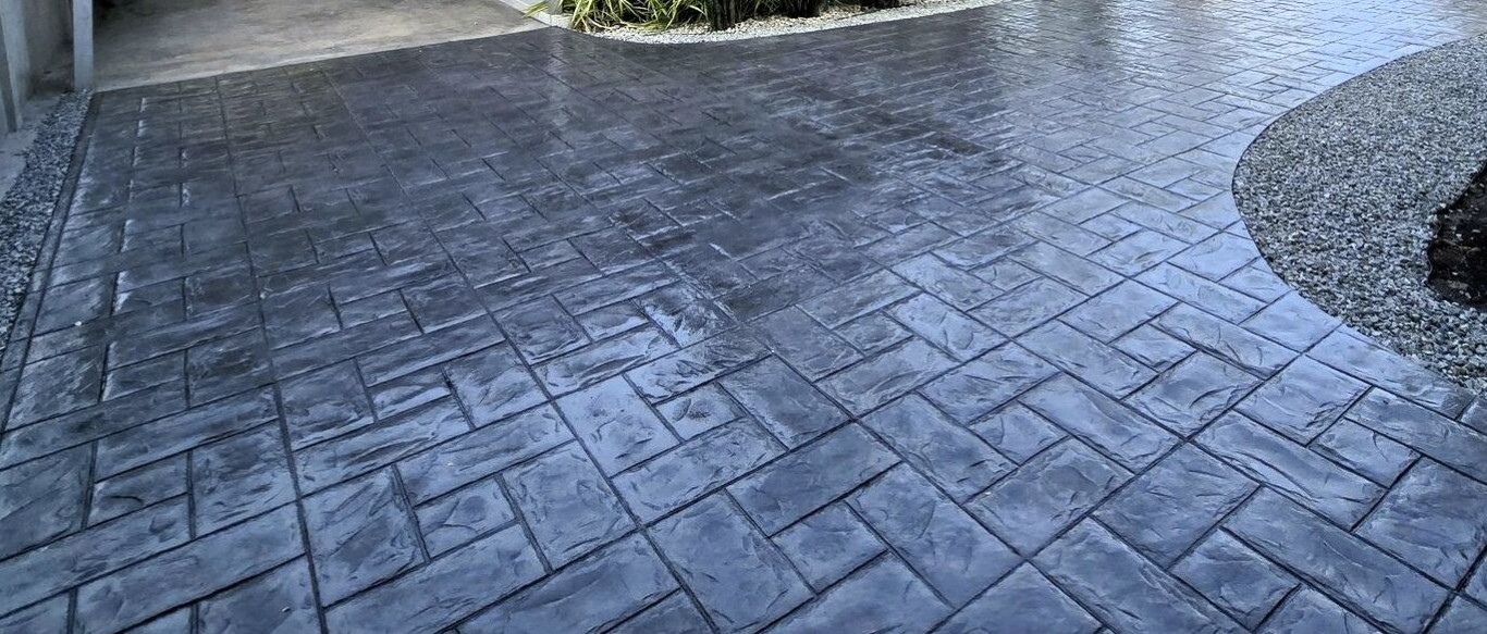 Beautiful stamped concrete patio with ashlar slate pattern in Santa Clara, CA